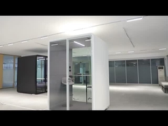 Δύο άτομα που συναντούν τις ομάδες